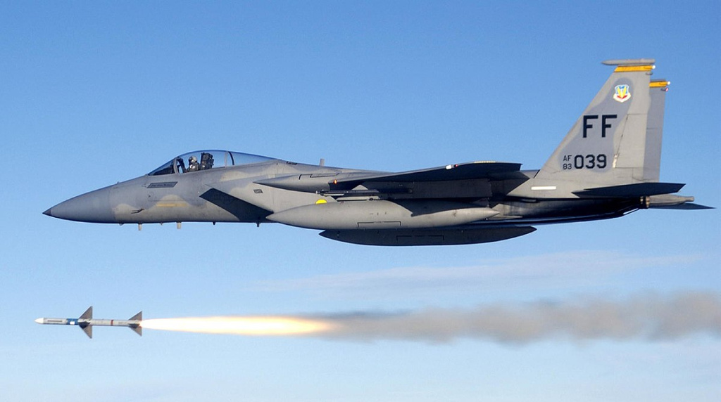 1200px-USAF_F-15C_fires_AIM-7_Sparrow_2.jpg