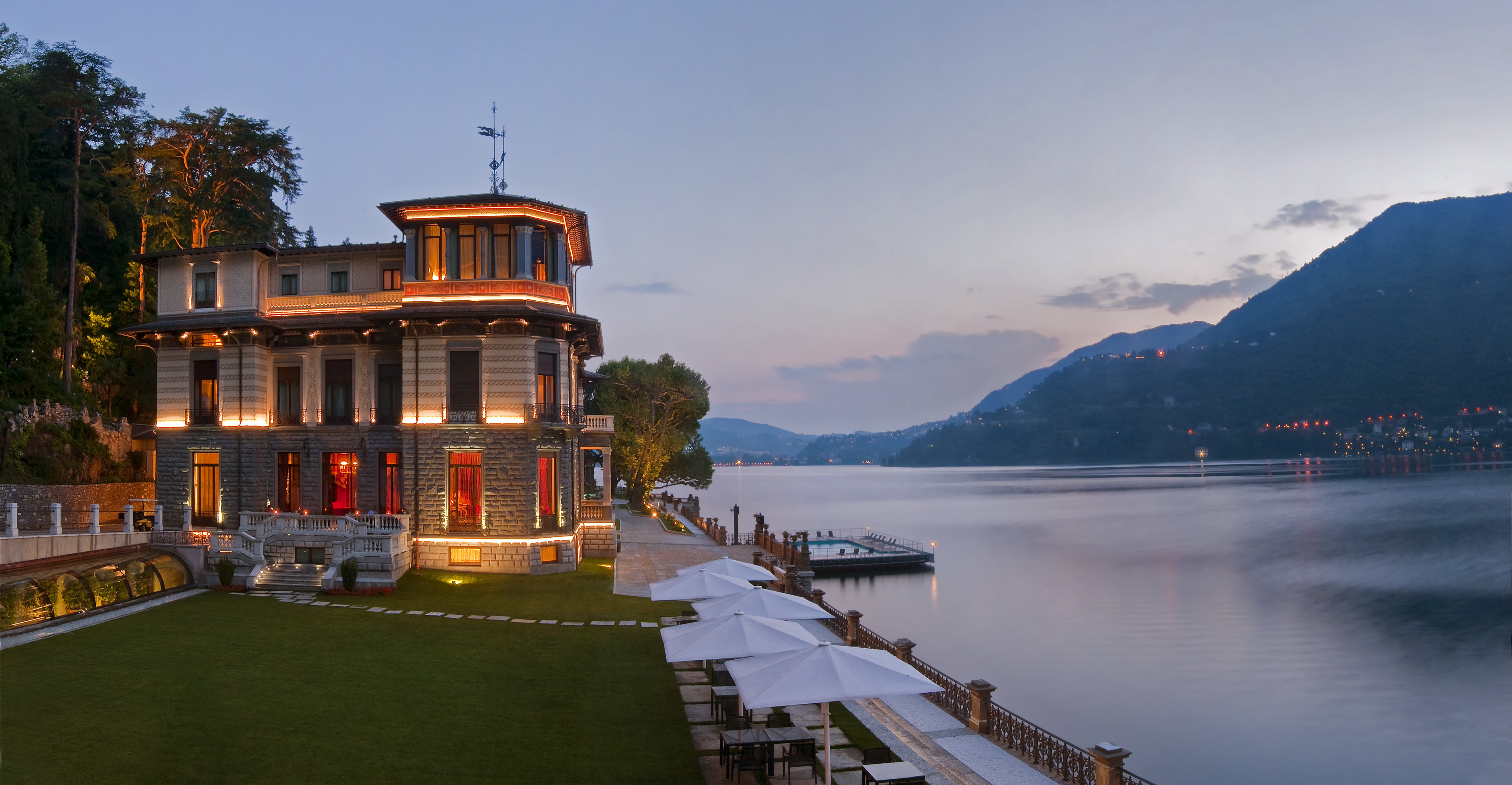 Гостиница на берегу озера. CASTADIVA Resort & Spa, озеро Комо, Италия. Озеро Комо отель мандарин. Отель мандарин Комо Италия. Вилла на озере Комо.