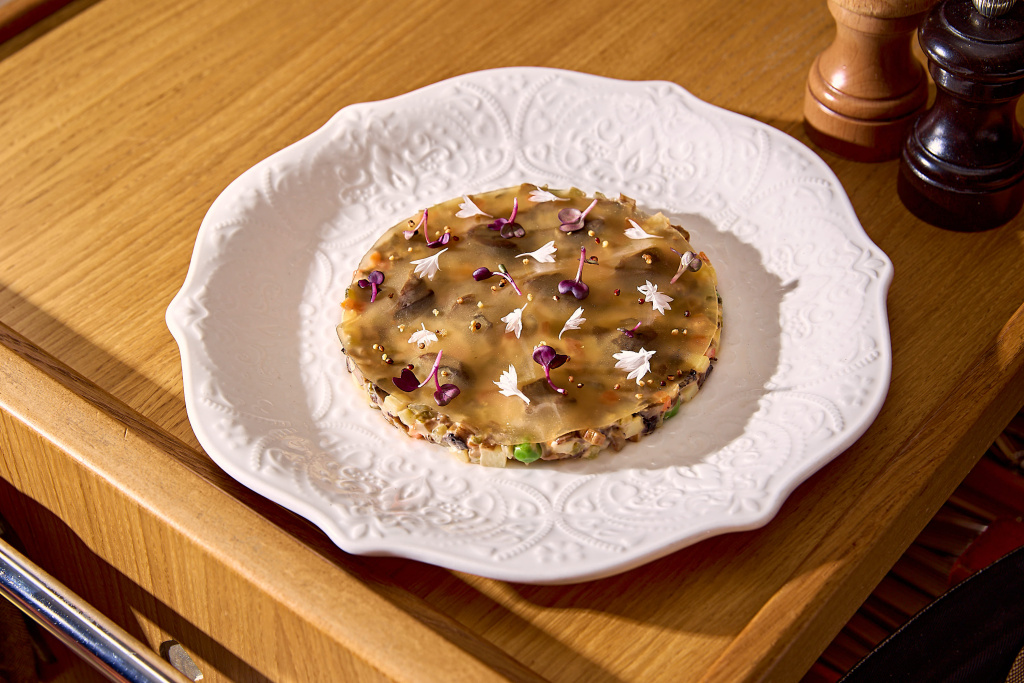 оливье с копчёными грибами.jpg