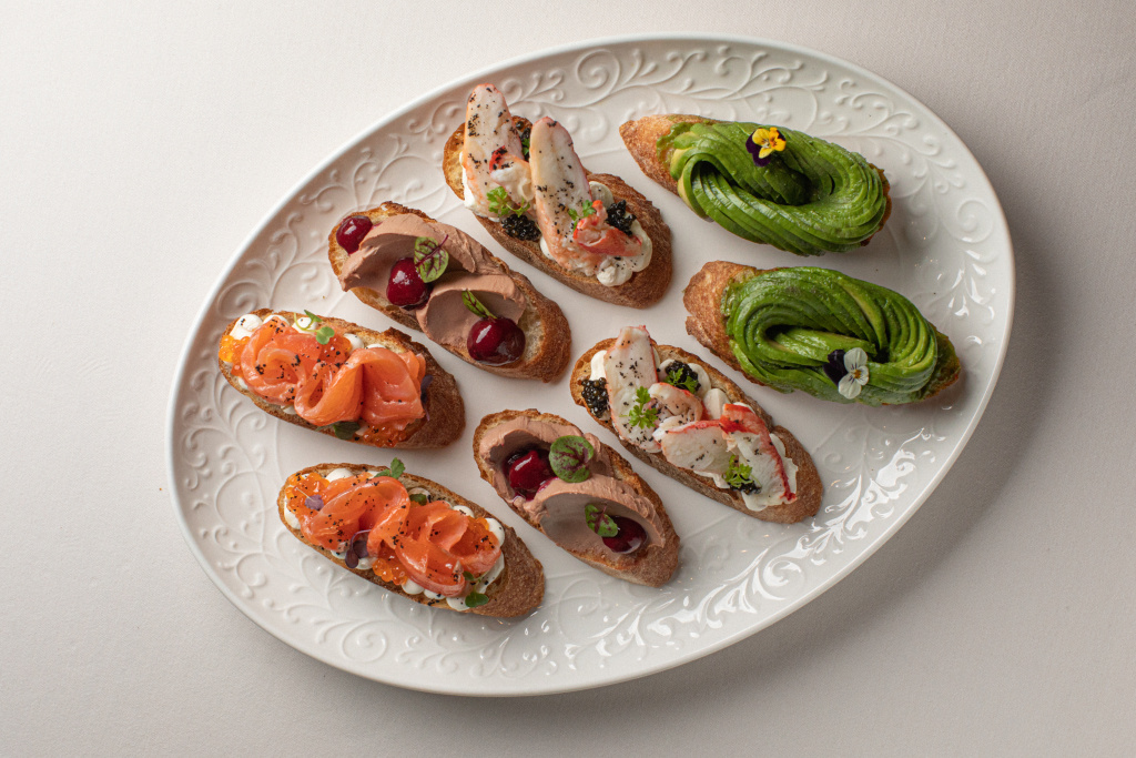 Ассорти брускетт (горизонт).jpg