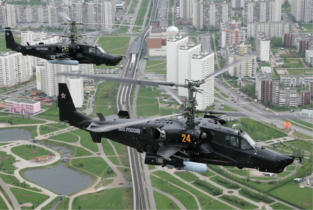 Ka-50_helicopters_over_Moscow.jpg