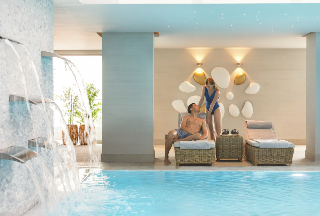 Ikos Aria _ Spa Pool Couple_2880x1943.jpg