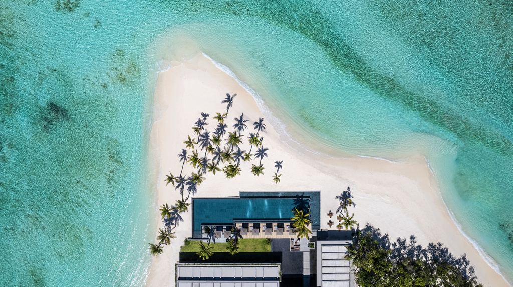Alila-Kothaifaru-Maldives-Infinity-Pool-Aerial-Flat-Shot.jpg