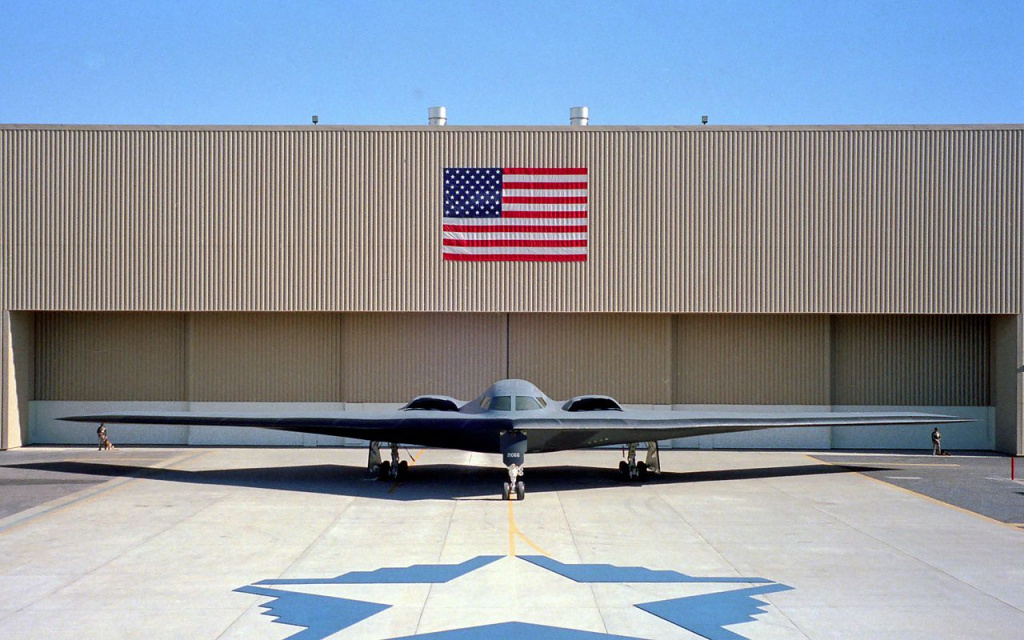 B2_bomber_initial_rollout_ceremony_1988.jpg