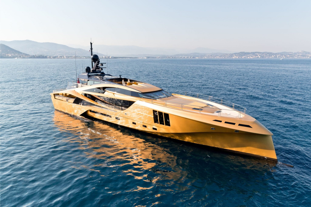 russian-millionaires-khalilah-superyacht-is-over-the-top-a-unique-gold-masterpiece-176093_1.jpg