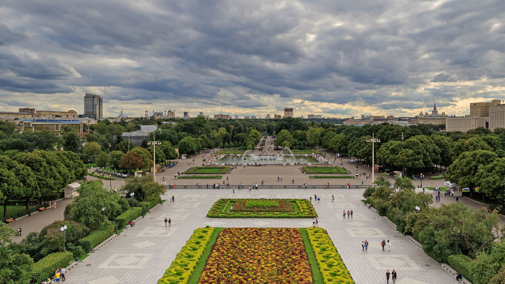 Moscow_Gorky_Park_colonnades_viewpoint_08-2016_img1.jpg