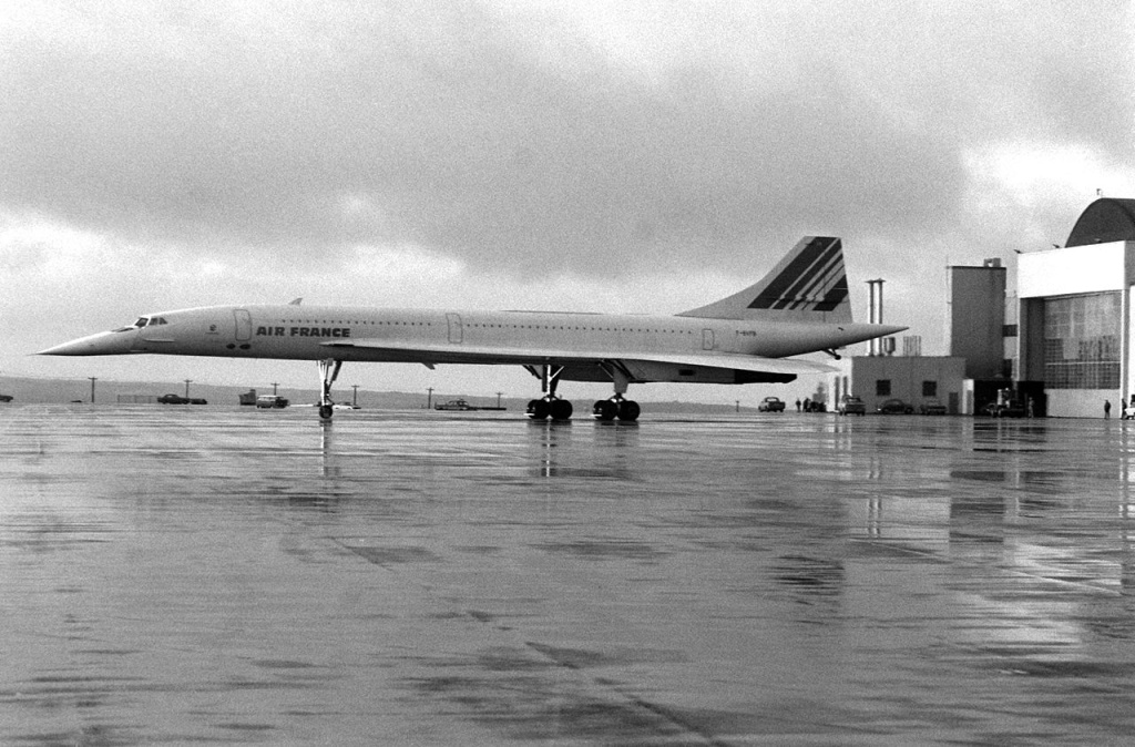 1280px-Concorde_1977.jpg