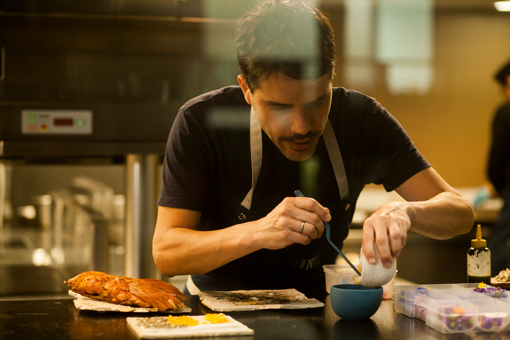 Virgilio-in-the-kitchen-action-photo-by-Antonio-Escalante_1348x899.jpg